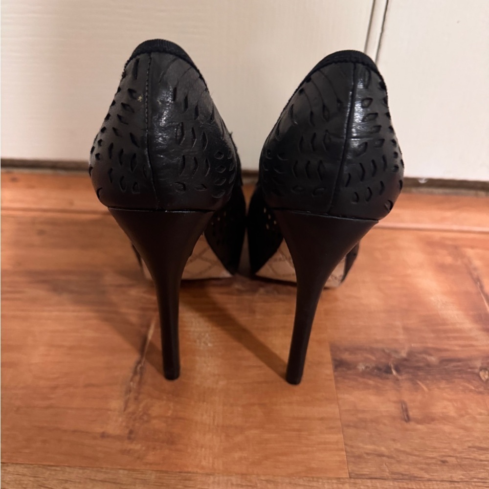 L.A.M.B. Black patterned heels​​​ - Picture 4 of 8